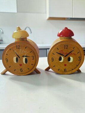 VINTAGE MID CENTURY ANTHROPOMORPHIC Wooden Salt & Pepper Shakers